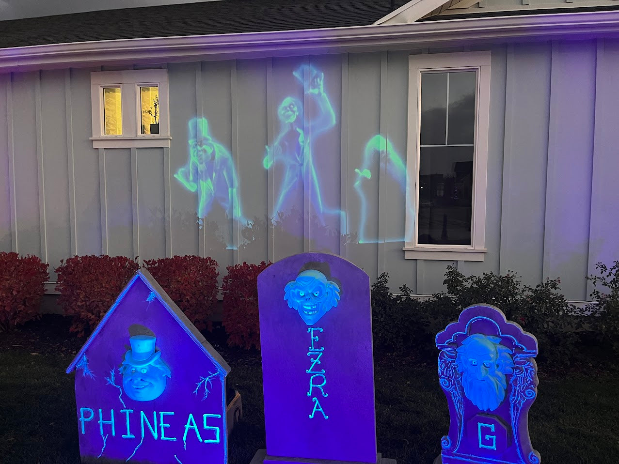 HM Hitchhiking Ghost Tombstones