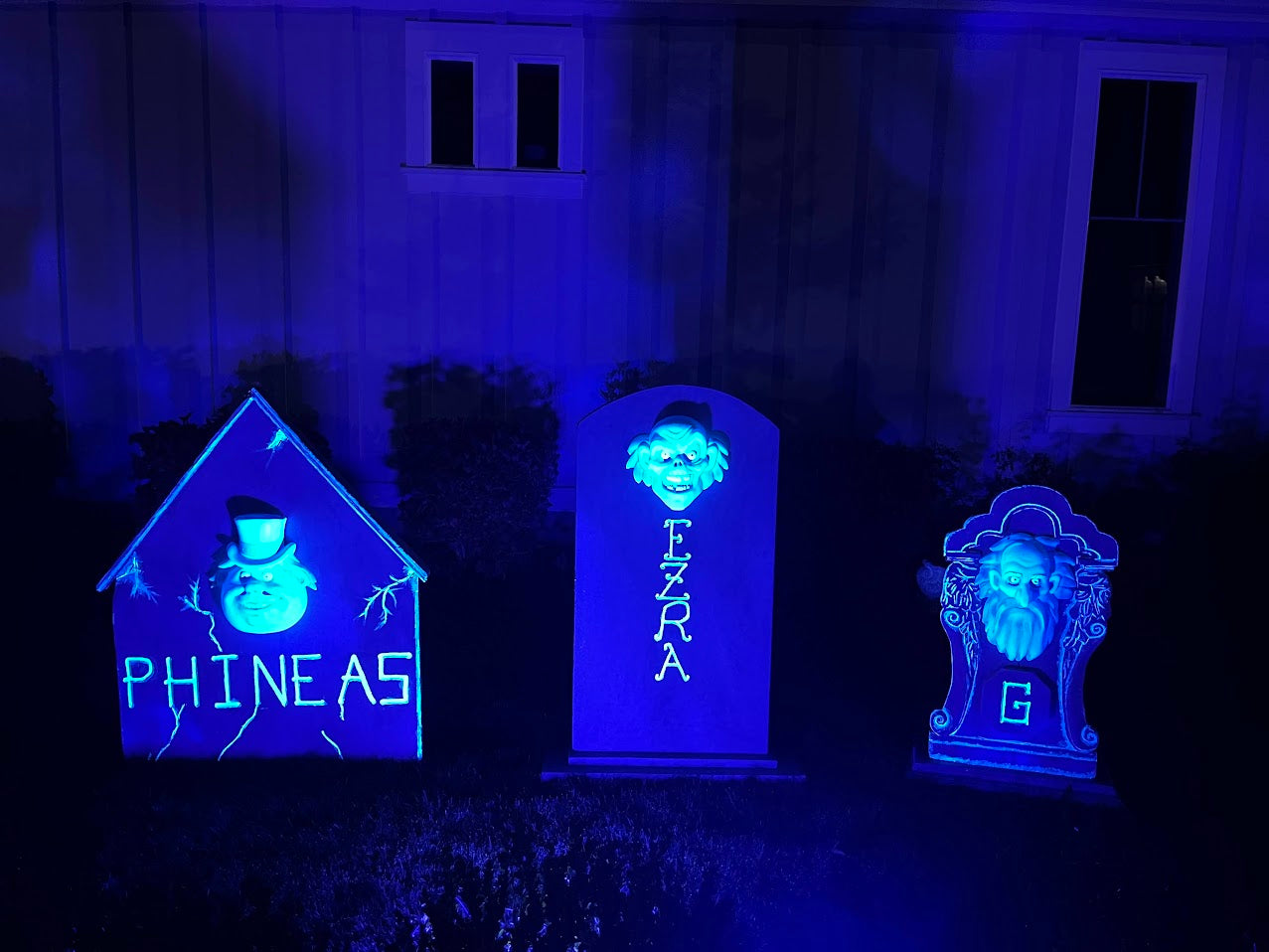 HM Hitchhiking Ghost Tombstones
