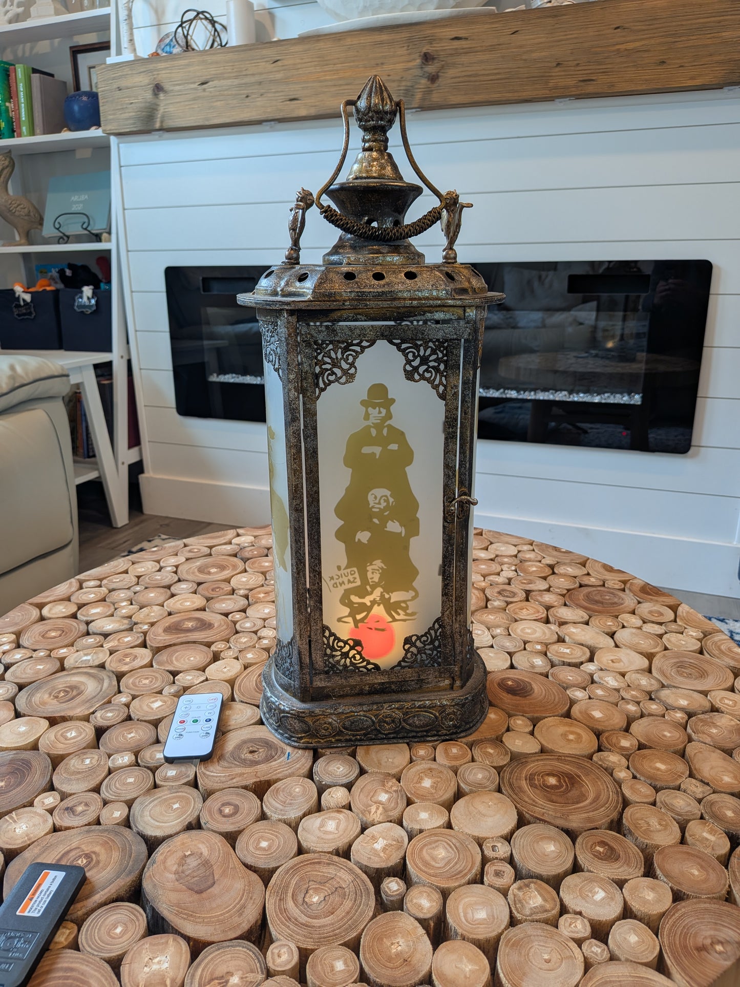 HM Stretching Room Portraits Lantern w/Bat Stanchion Finials