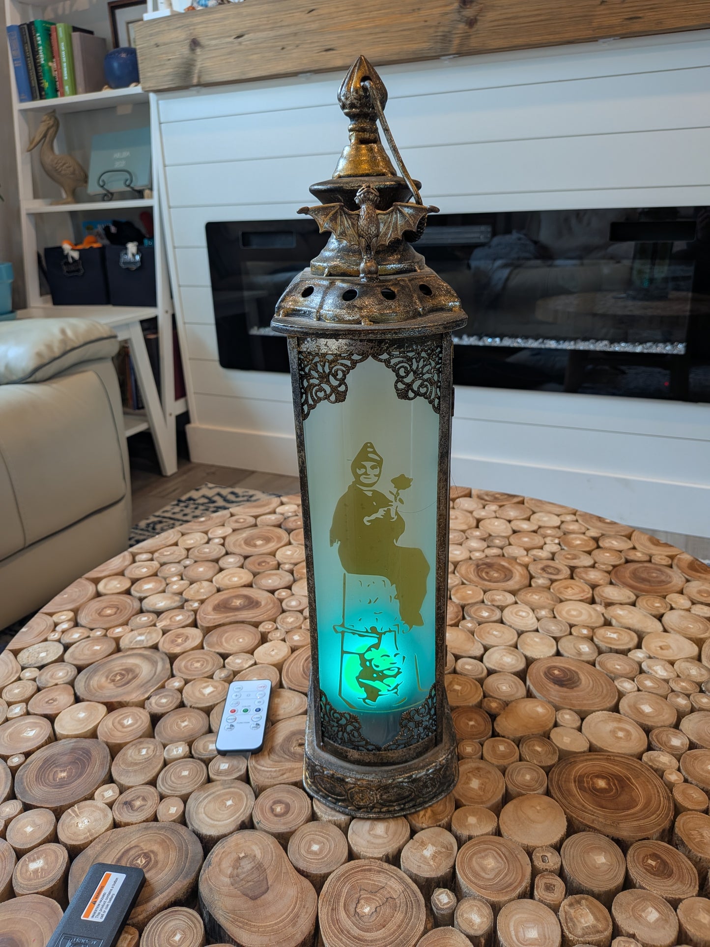 HM Stretching Room Portraits Lantern w/Bat Stanchion Finials