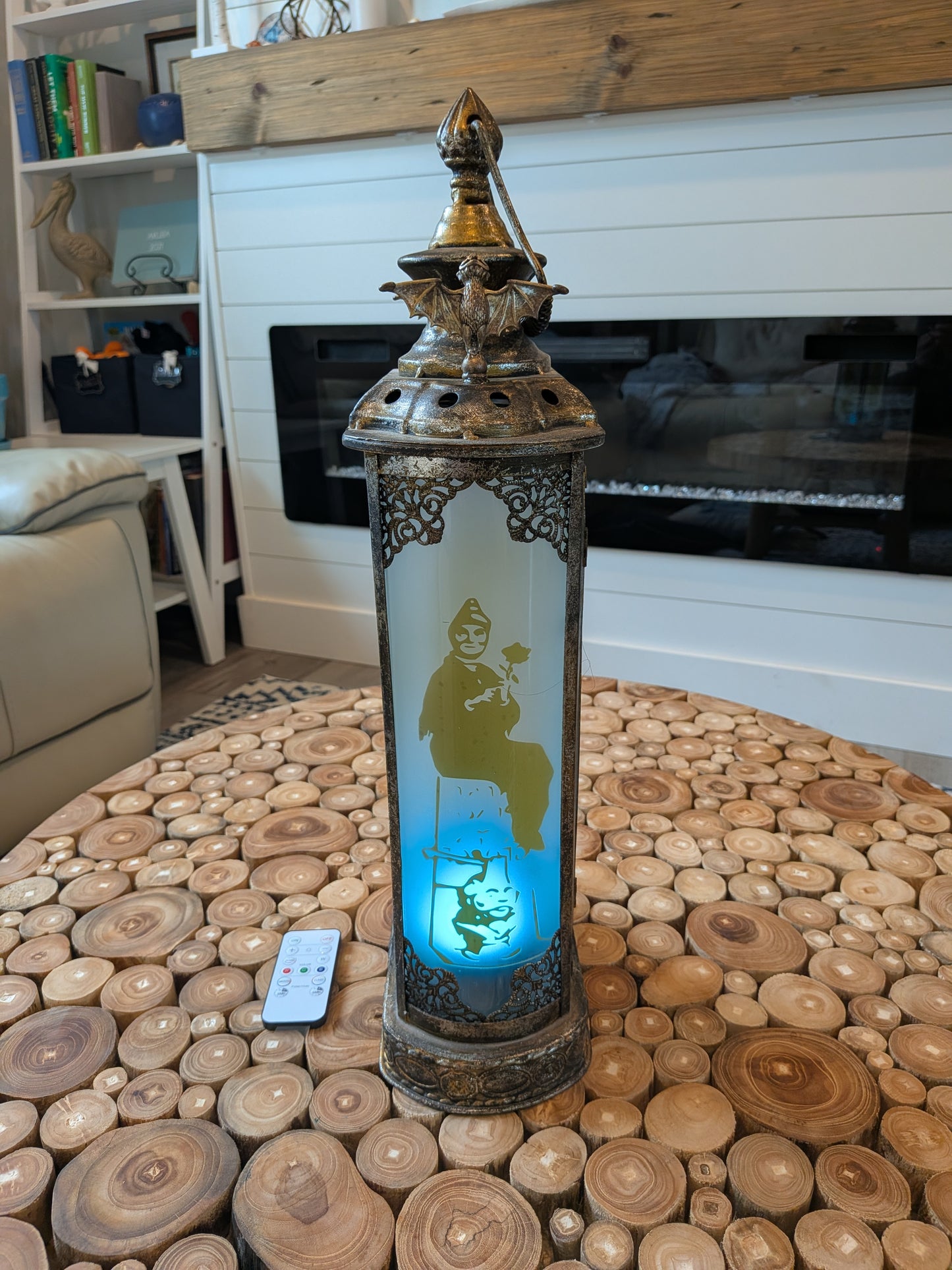 HM Stretching Room Portraits Lantern w/Bat Stanchion Finials