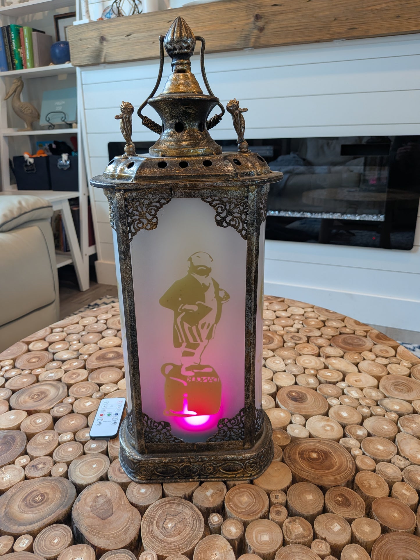 HM Stretching Room Portraits Lantern w/Bat Stanchion Finials