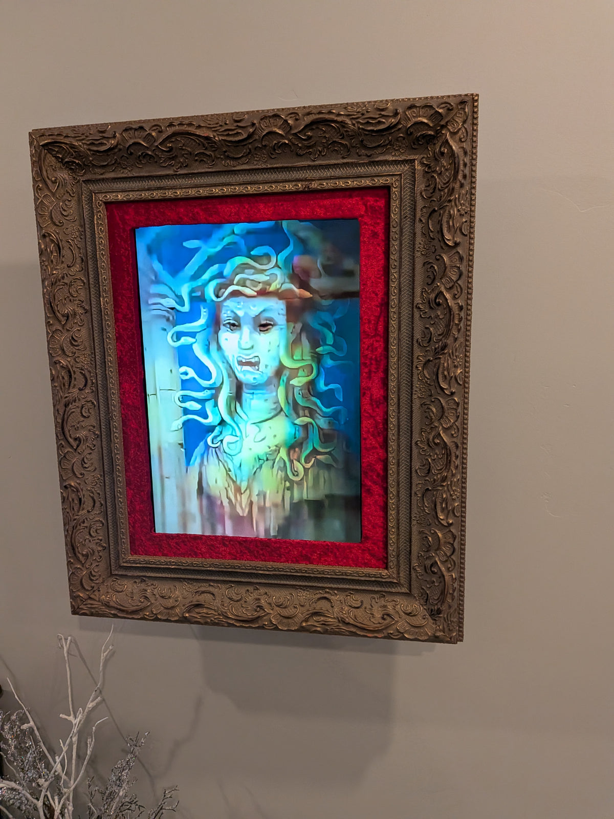 #4104 - Animated Frame Prop- Medium Portrait